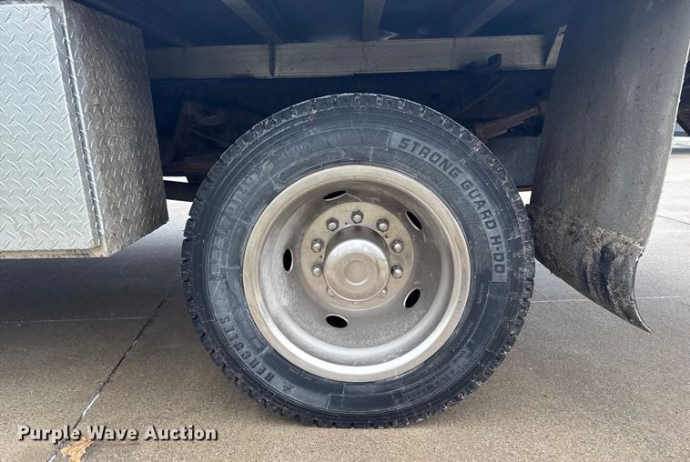 image for item EA2232 2008 Ford F550 flatbed truck