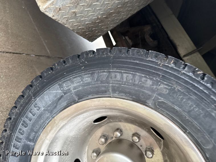 image for item EA2232 2008 Ford F550 flatbed truck