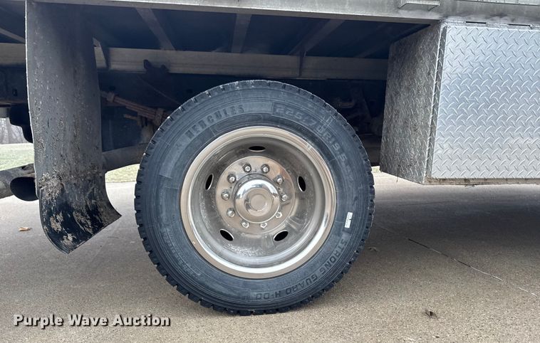 image for item EA2232 2008 Ford F550 flatbed truck