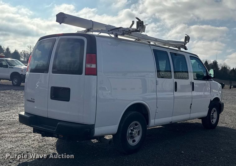 image for item EA2235 2013 Chevrolet Express van