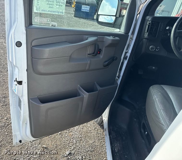 image for item EA2235 2013 Chevrolet Express van