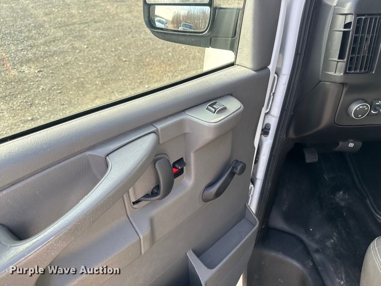 image for item EA2235 2013 Chevrolet Express van