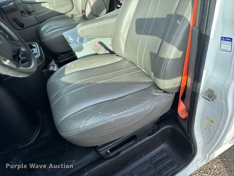 image for item EA2235 2013 Chevrolet Express van