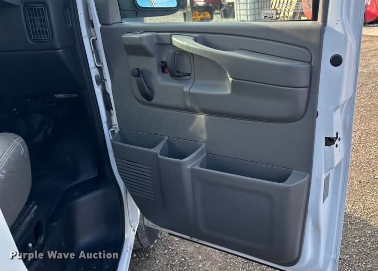 image for item EA2235 2013 Chevrolet Express van