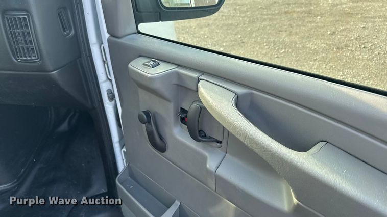 image for item EA2235 2013 Chevrolet Express van