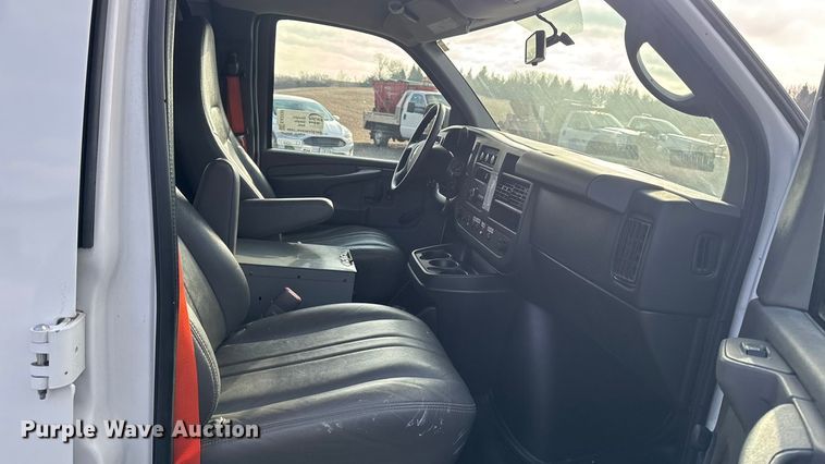 image for item EA2235 2013 Chevrolet Express van