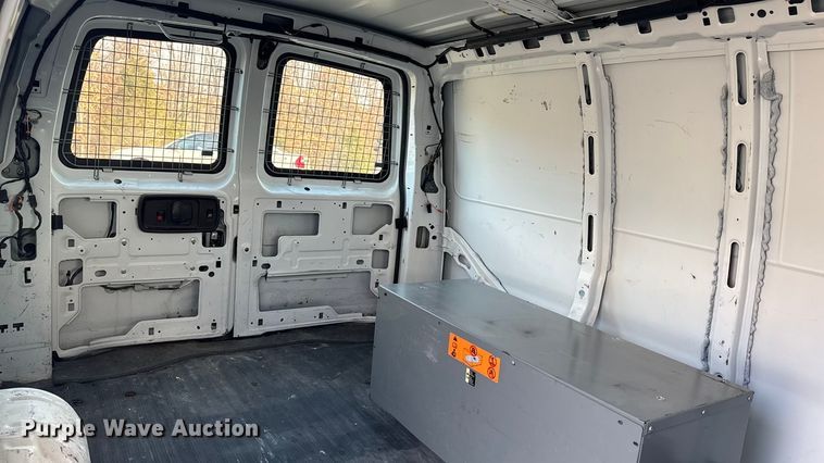 image for item EA2235 2013 Chevrolet Express van