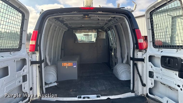 image for item EA2235 2013 Chevrolet Express van