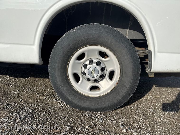 image for item EA2235 2013 Chevrolet Express van