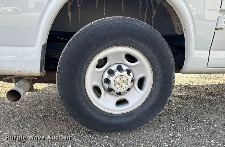 image for item EA2235 2013 Chevrolet Express van