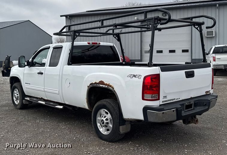 image for item EA2236 2013 GMC Sierra 2500 Ext. Cab pickup truck