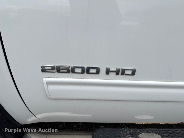 image for item EA2236 2013 GMC Sierra 2500 Ext. Cab pickup truck