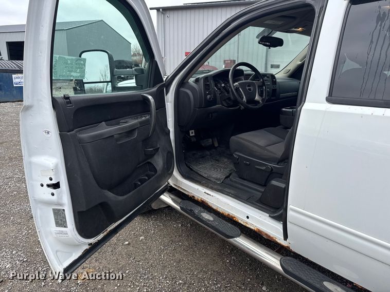 image for item EA2236 2013 GMC Sierra 2500 Ext. Cab pickup truck