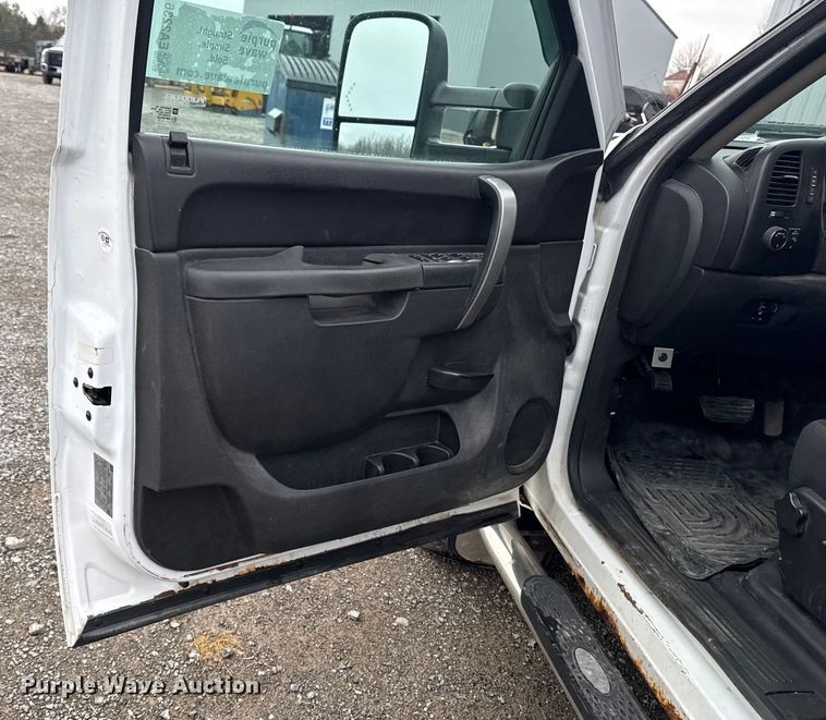 image for item EA2236 2013 GMC Sierra 2500 Ext. Cab pickup truck