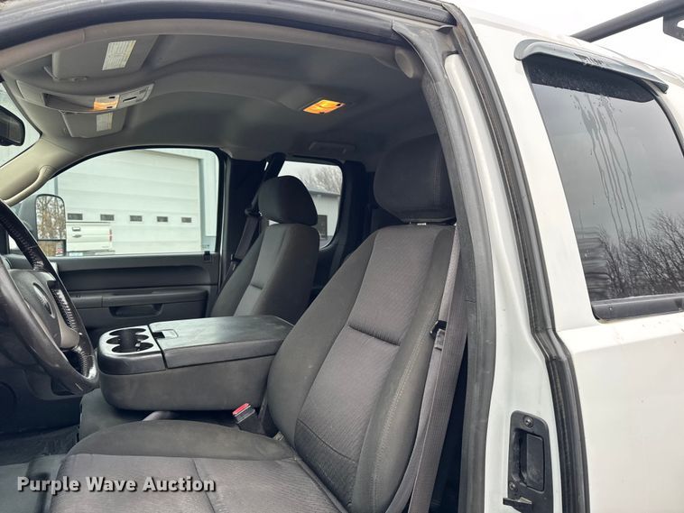 image for item EA2236 2013 GMC Sierra 2500 Ext. Cab pickup truck