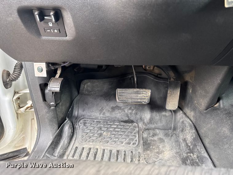 image for item EA2236 2013 GMC Sierra 2500 Ext. Cab pickup truck