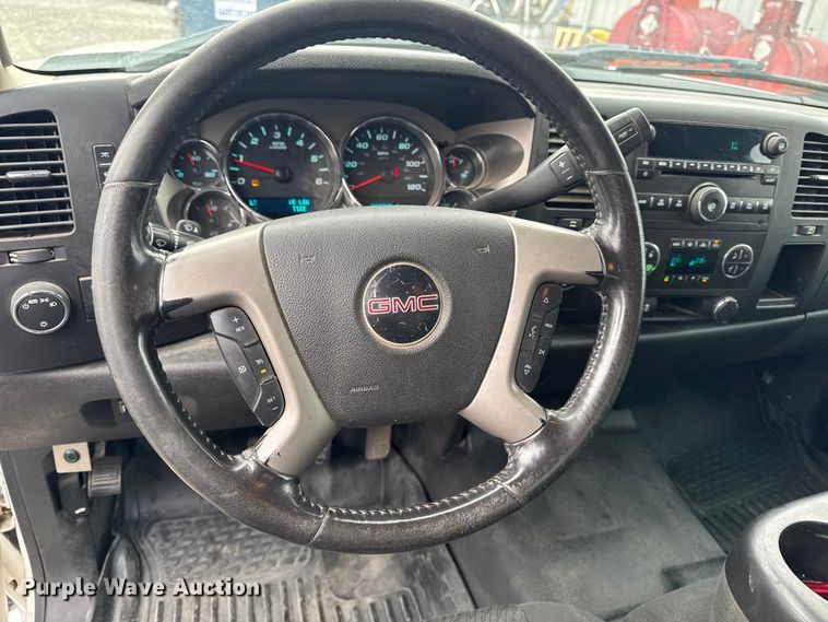 image for item EA2236 2013 GMC Sierra 2500 Ext. Cab pickup truck