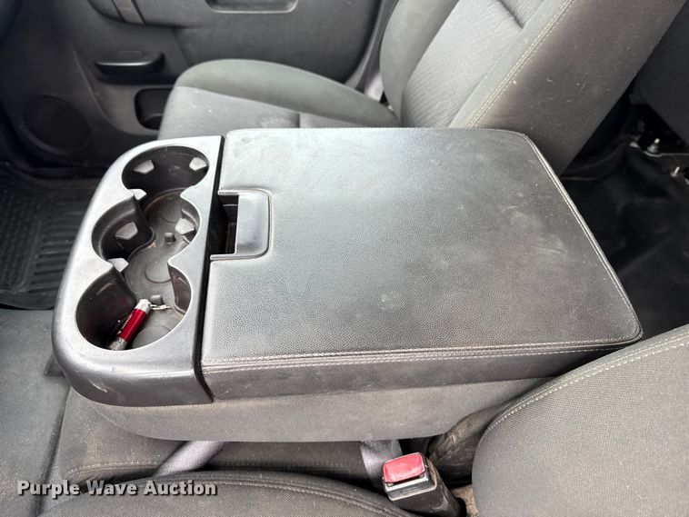 image for item EA2236 2013 GMC Sierra 2500 Ext. Cab pickup truck