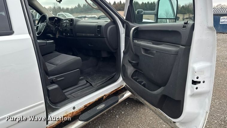 image for item EA2236 2013 GMC Sierra 2500 Ext. Cab pickup truck