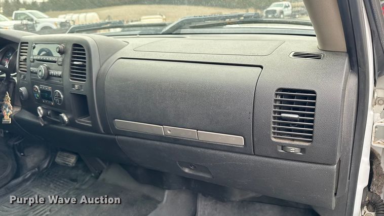 image for item EA2236 2013 GMC Sierra 2500 Ext. Cab pickup truck