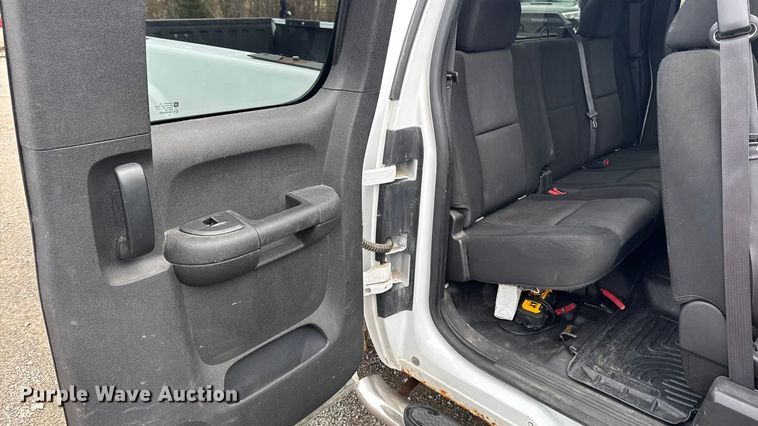 image for item EA2236 2013 GMC Sierra 2500 Ext. Cab pickup truck