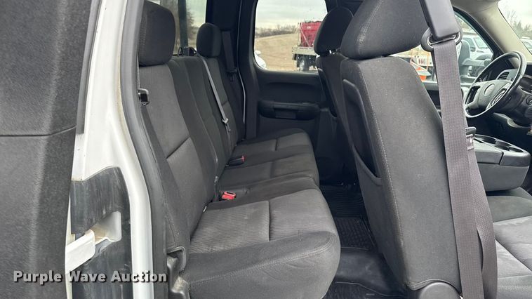 image for item EA2236 2013 GMC Sierra 2500 Ext. Cab pickup truck