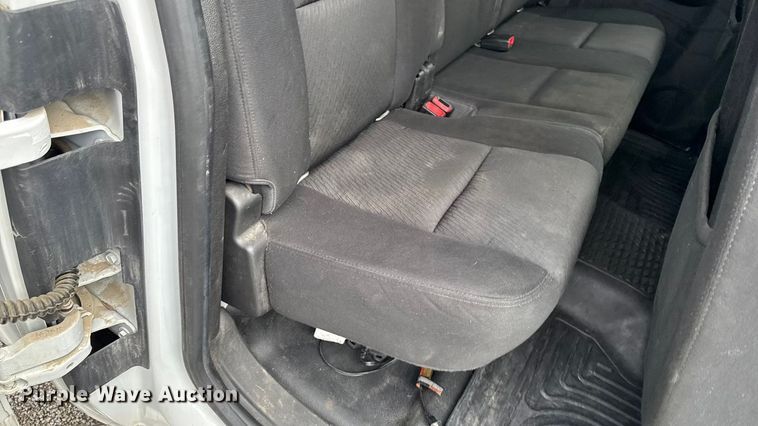 image for item EA2236 2013 GMC Sierra 2500 Ext. Cab pickup truck