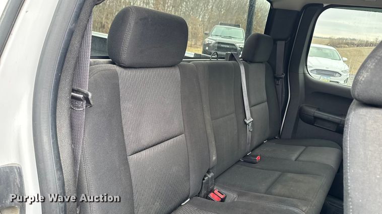 image for item EA2236 2013 GMC Sierra 2500 Ext. Cab pickup truck