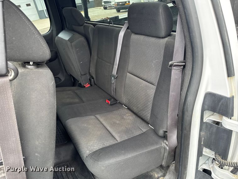 image for item EA2236 2013 GMC Sierra 2500 Ext. Cab pickup truck