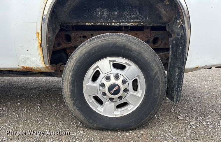 image for item EA2236 2013 GMC Sierra 2500 Ext. Cab pickup truck