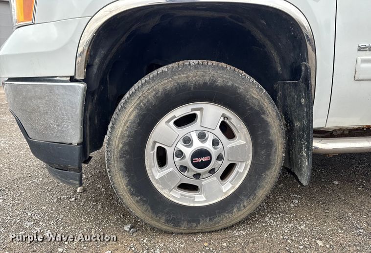 image for item EA2236 2013 GMC Sierra 2500 Ext. Cab pickup truck