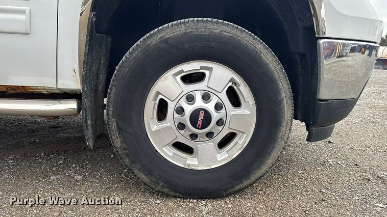 image for item EA2236 2013 GMC Sierra 2500 Ext. Cab pickup truck