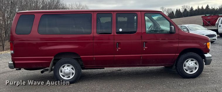 image for item EA2238 1998 Ford E350 Super Duty XLT van