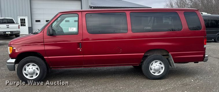 image for item EA2238 1998 Ford E350 Super Duty XLT van