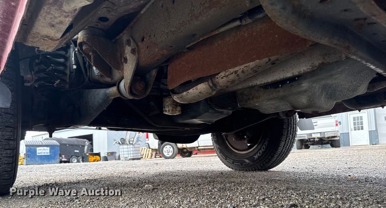 image for item EA2238 1998 Ford E350 Super Duty XLT van