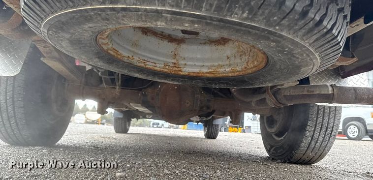 image for item EA2238 1998 Ford E350 Super Duty XLT van