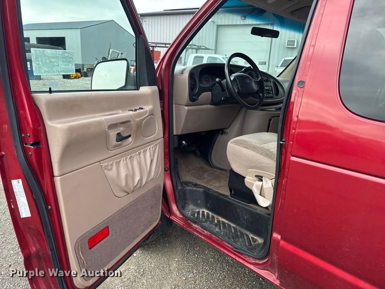 image for item EA2238 1998 Ford E350 Super Duty XLT van