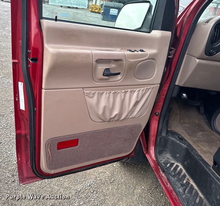 image for item EA2238 1998 Ford E350 Super Duty XLT van