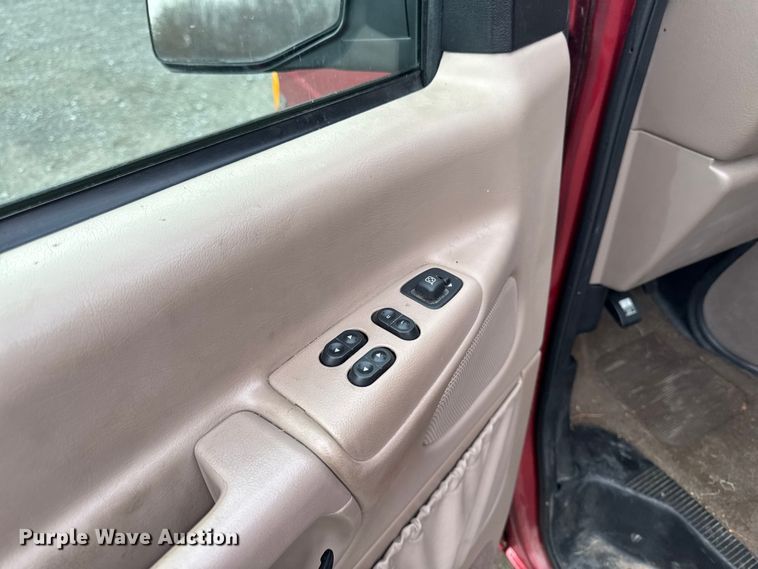 image for item EA2238 1998 Ford E350 Super Duty XLT van