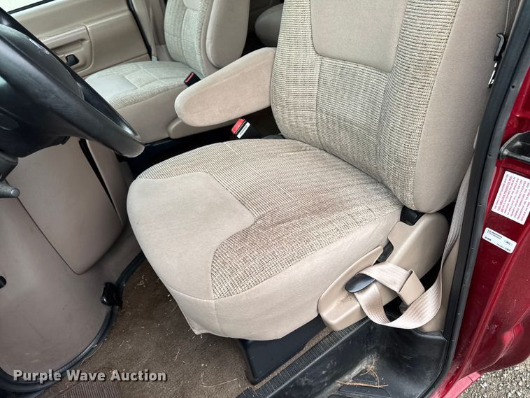 image for item EA2238 1998 Ford E350 Super Duty XLT van