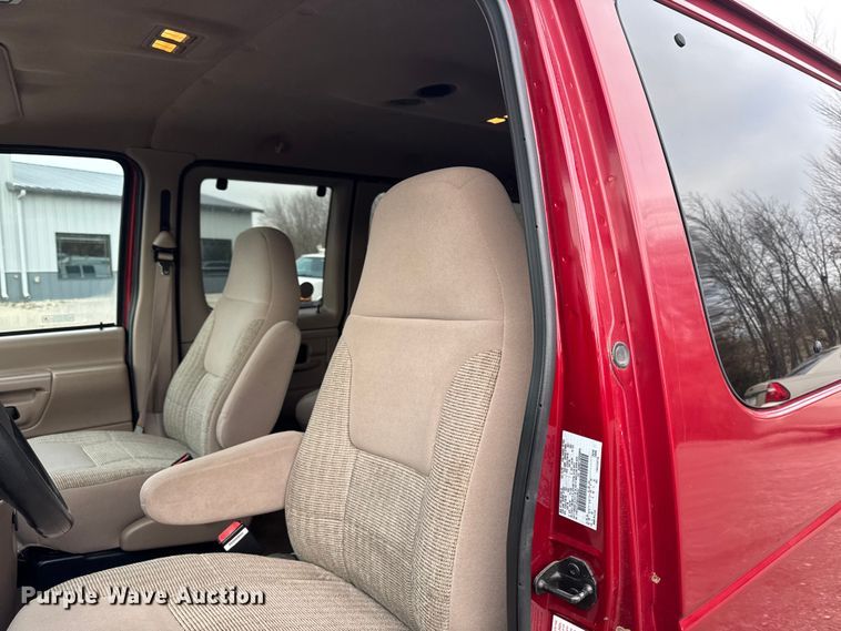 image for item EA2238 1998 Ford E350 Super Duty XLT van