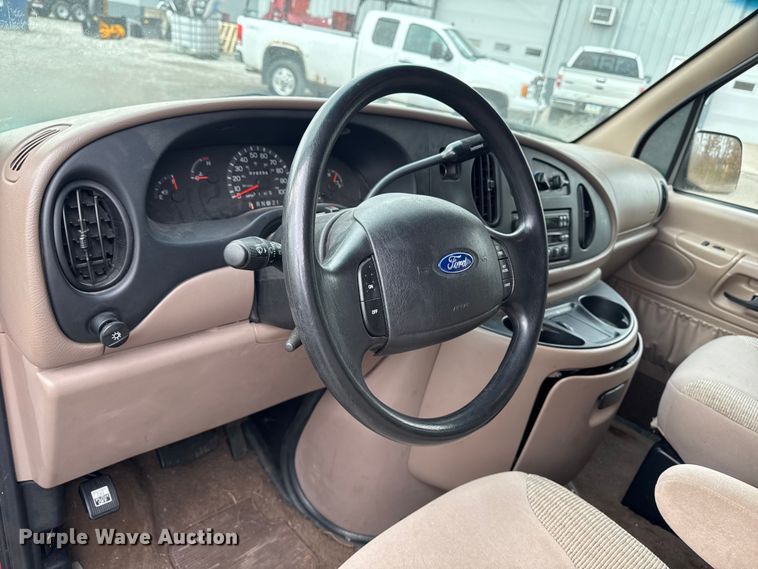 image for item EA2238 1998 Ford E350 Super Duty XLT van