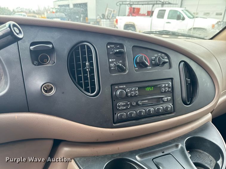 image for item EA2238 1998 Ford E350 Super Duty XLT van