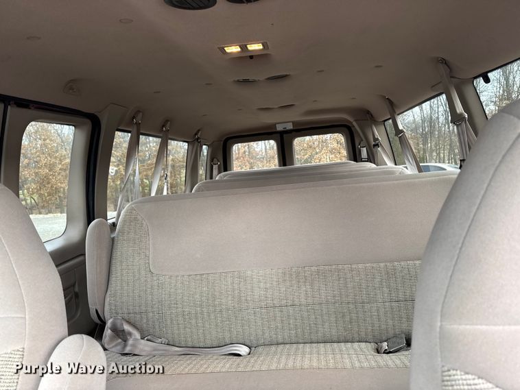 image for item EA2238 1998 Ford E350 Super Duty XLT van