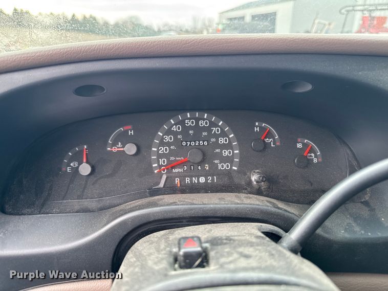 image for item EA2238 1998 Ford E350 Super Duty XLT van