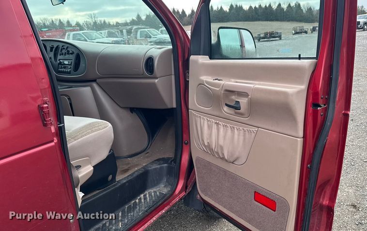 image for item EA2238 1998 Ford E350 Super Duty XLT van