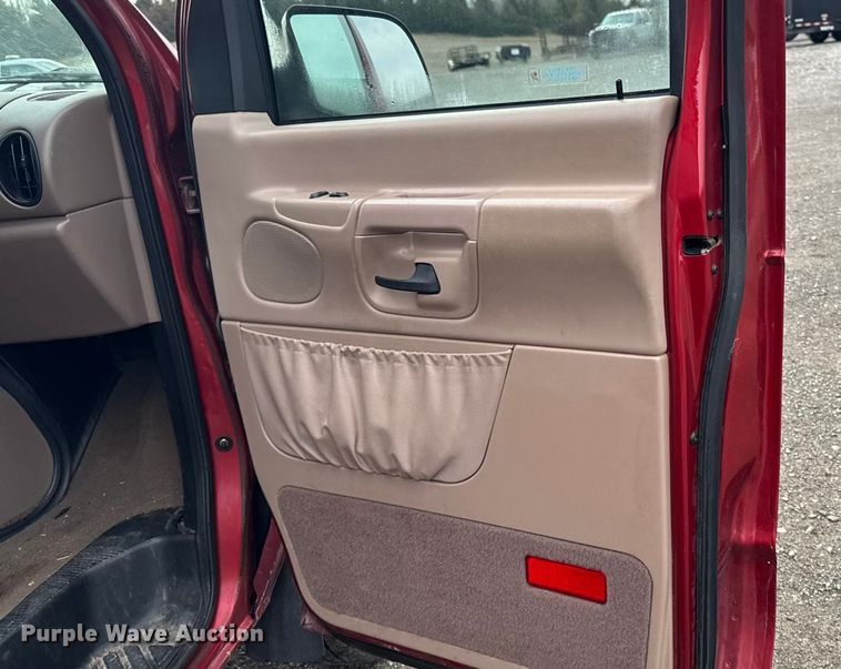 image for item EA2238 1998 Ford E350 Super Duty XLT van