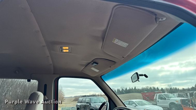 image for item EA2238 1998 Ford E350 Super Duty XLT van