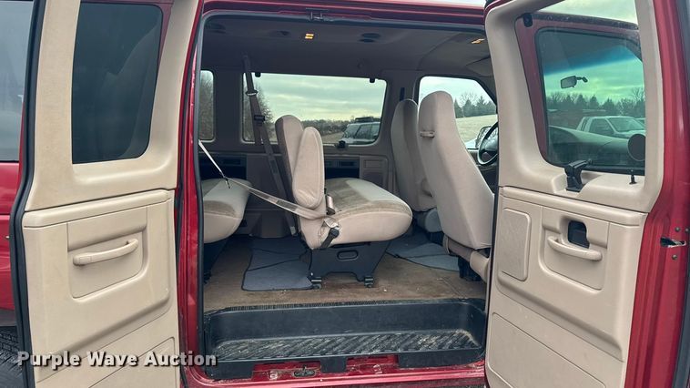 image for item EA2238 1998 Ford E350 Super Duty XLT van