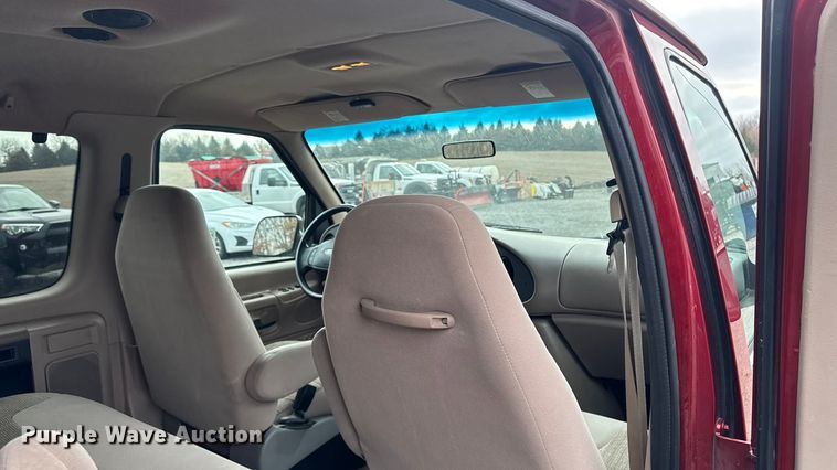 image for item EA2238 1998 Ford E350 Super Duty XLT van